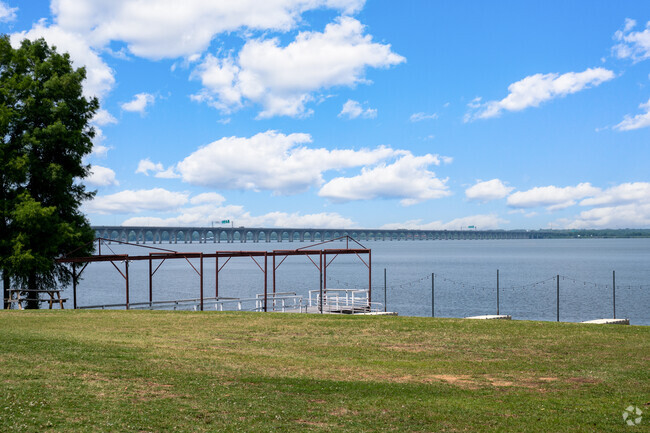 Cross Lake Site right on the edge of Cross Lake in Queensborough is a haven for boaters.