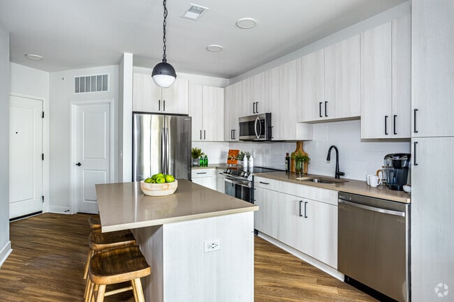 1BR, 1BA - 661 SF
