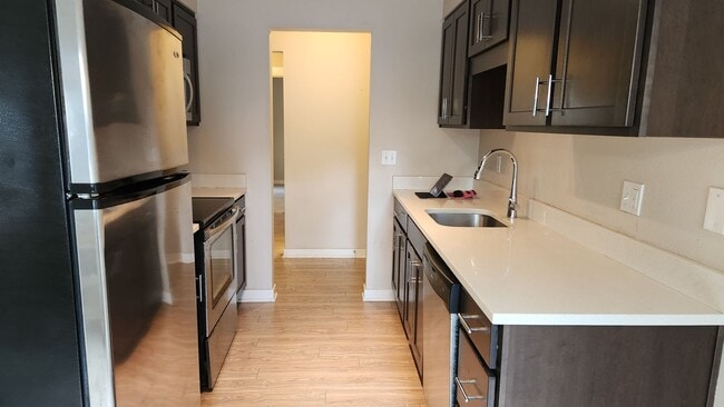 2725-2743-2743 Se Taylor St unit 2737, Portland, OR 97214 - photo 6