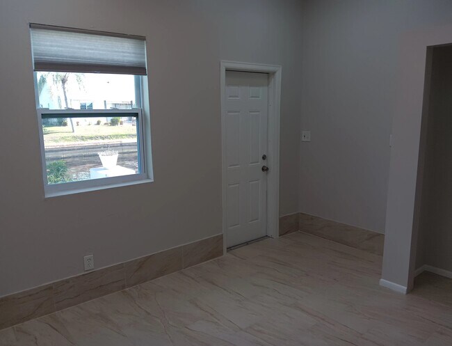 7195 Reymoor Dr unit Reymoor Place, North Fort Myers, FL 33917 - photo 5
