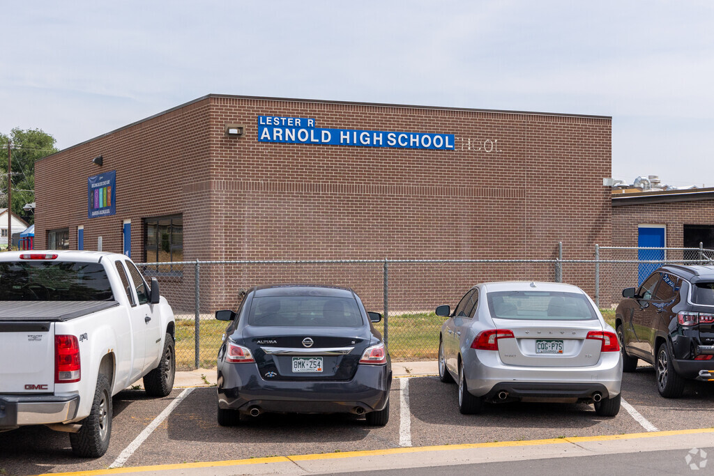 Lester R Arnold High School