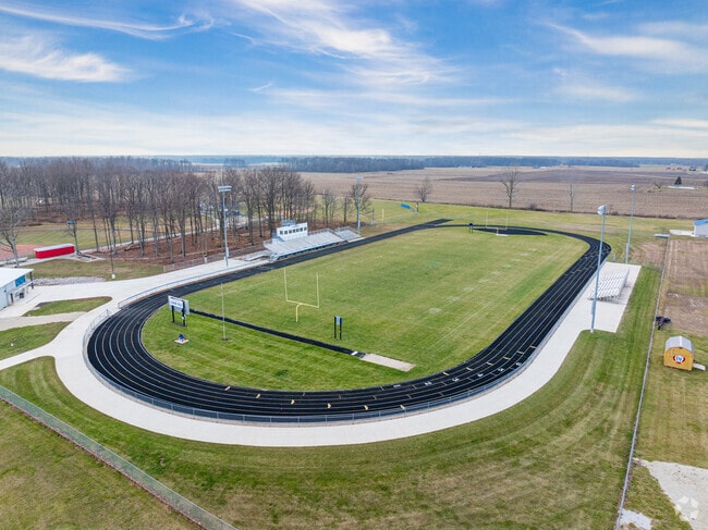 Southern Wells Junior/Senior High School has a student-teacher ratio of 11 to 1.