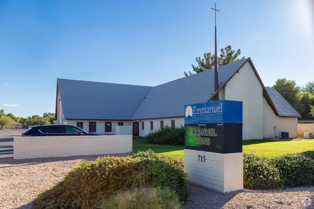 Emmanuel Lutheran School combines the best parts of education and faith in West Tempe.