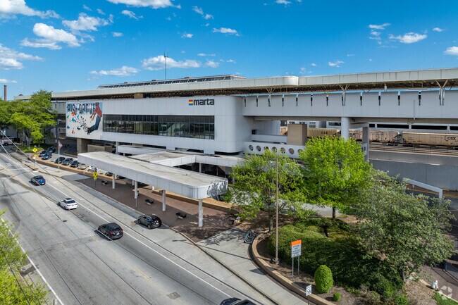 Cabbagetown sits just across Oakland Cemetery from the King Memorial MARTA train station.