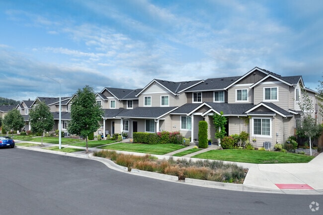 Townhome style homes on SE 16th St offer new construction options to Mount Hood residents.