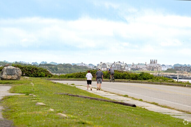 Brenton Point State Park is a great spot for residents of the Lily-Almy Pond neighborhood.