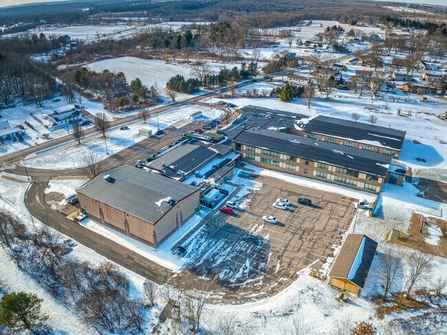 Slippery Rock Elementary School is a public K-5 school with an A- rating from Niche.
