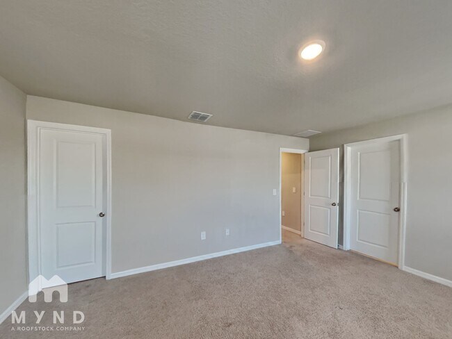 7649 Intrepid Rd, Wesley Chapel, FL 33545 - photo 7