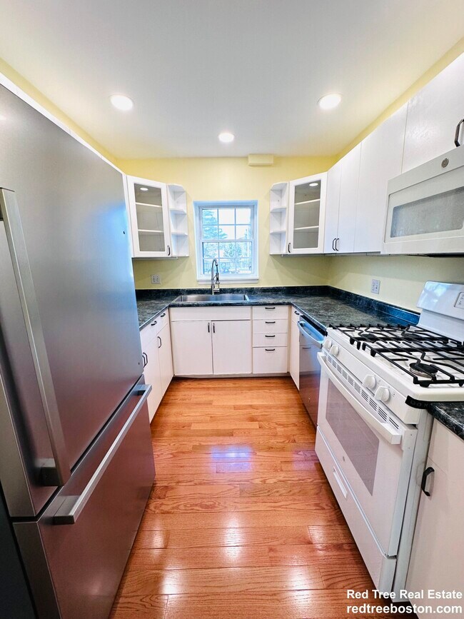 162 Lake Shore Rd Unit 2, Boston, MA 02135