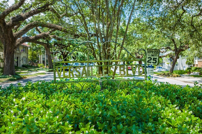 Versailles Boulevard features large, stunning homes in Marlyville-Fontainebleau.