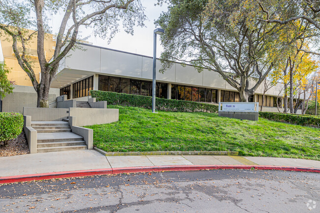 Discover Personalized Learning at Its Finest at Fusion Academy Marin.
