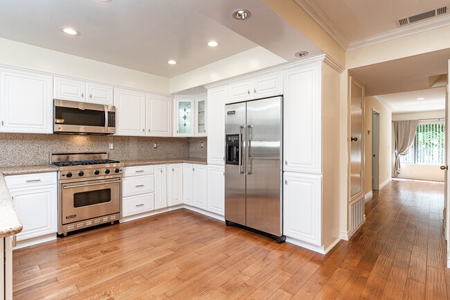 11102 Woodruff Ave unit 10, Downey, CA 90241 - photo 3