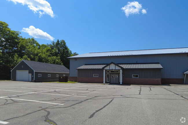 Lisbon Falls Christian Academy has a student to teacher ratio of 4.
