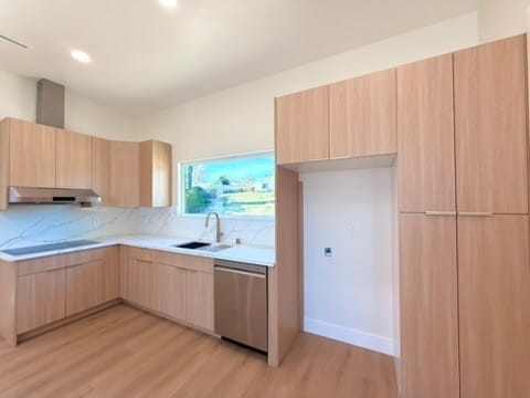 27445 Cherry Creek Dr, Valencia, CA 91354 - photo 4