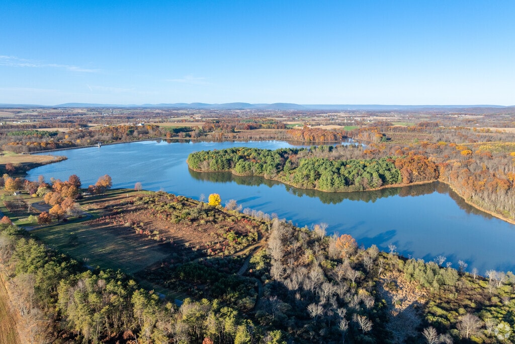 Lake Chillisquaque offers boating and fishing at Montour Preserve.