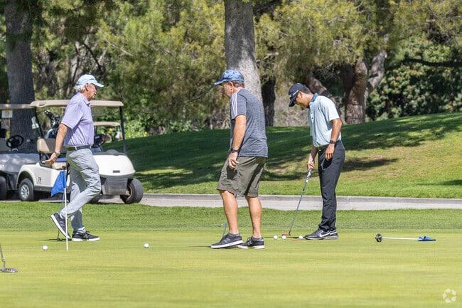 At the El Dorado Golf Club in Los Alamitos, there's a practice putting green.