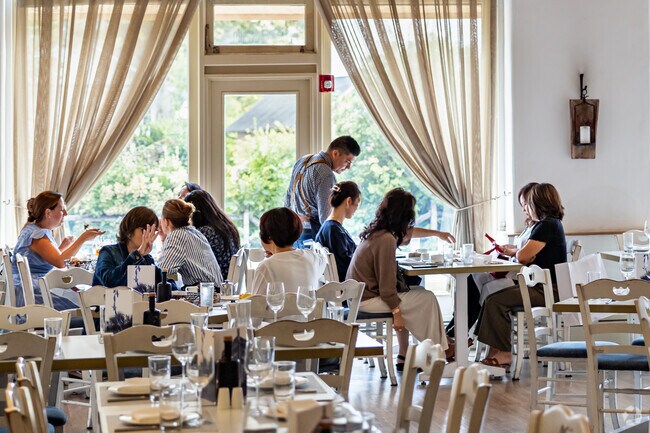 Kyma is an authentic Greek restaurant, a few minutes from Glenwood Landing in downtown Roslyn.