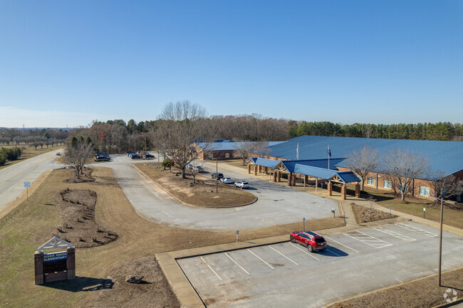 The loop at River Ridge Elementary School makes drop-off and pick-up times convenient.