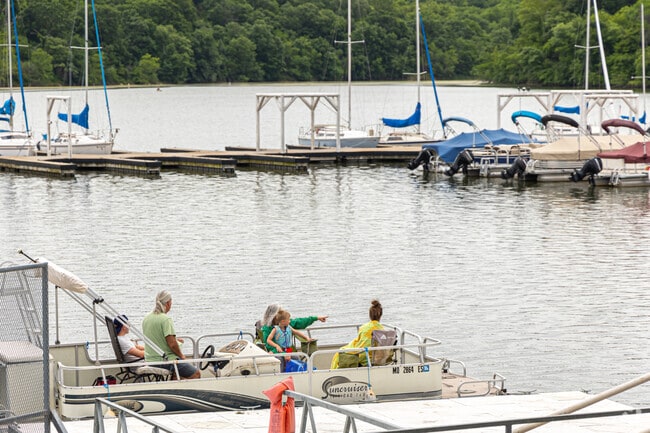 Longview Lake and Lake Jacomo have a few marinas.