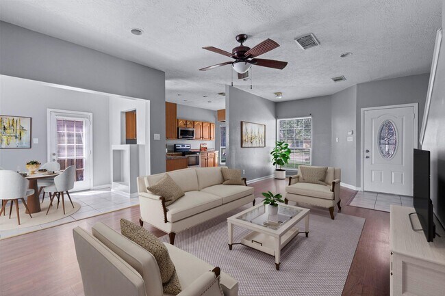 12326 Kings Chase Dr, Houston, TX 77044 - photo 4