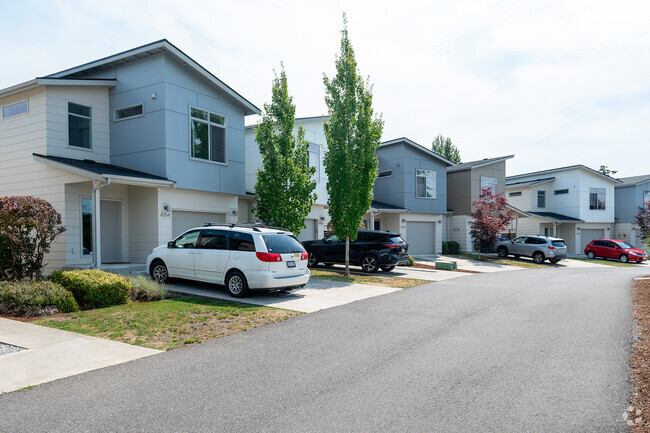 New developments with modern and contemporary homes are popping up around Cordata.