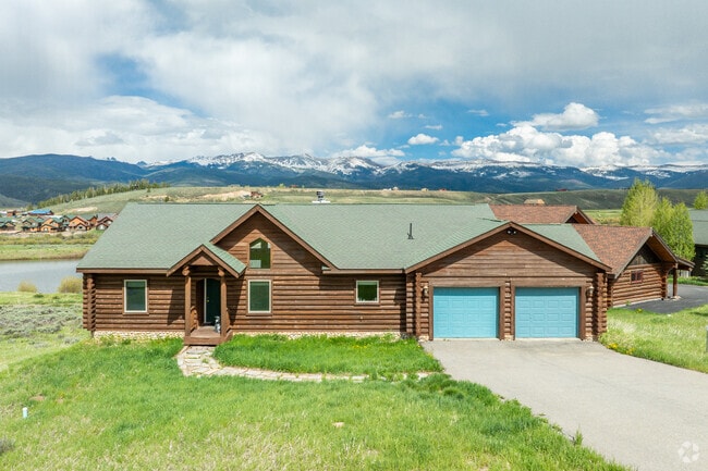 You can find ranch log homes in Tabernash that offers stunning views of the mountains.