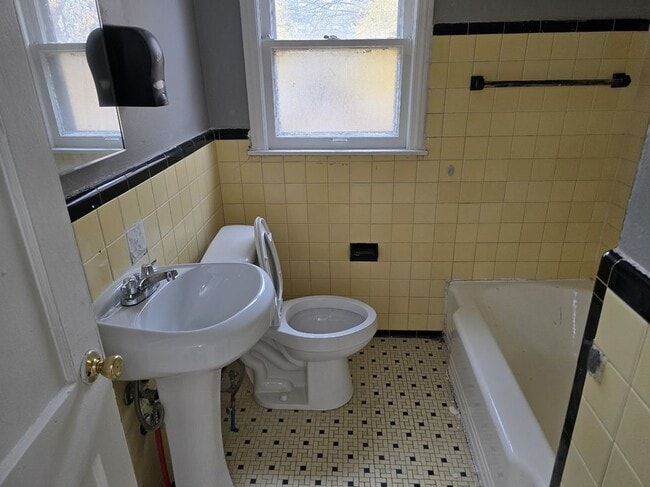 8239 Manor St, Detroit, MI 48204 - photo 5