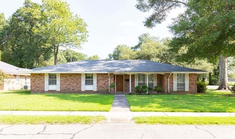 302 Robbie St, Denham Springs, LA 70726 - photo 1