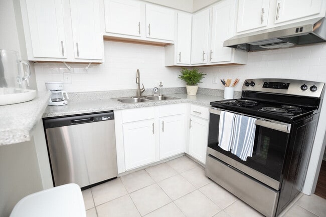 Sandpiper, Mobile, AL 36693 - photo 2