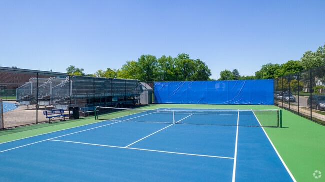 Bexley High School has tennis court.