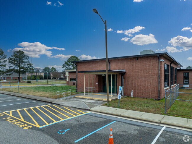 Sedgefield Elementary School
Sedgefield Elementary School
Public Pre-K & Elementary School
Carve