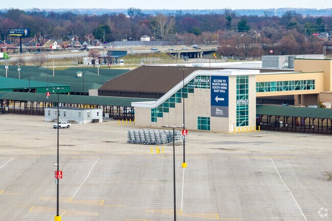 The Kentucky Expo Center hosts events year round and is near to the Bradley neighborhood.