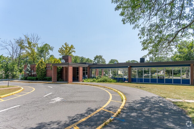 West Nyack Elementary School gets a B-plus from Niche.