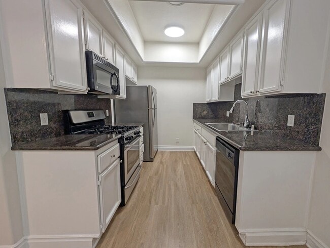 912 Croft Ave unit 102, Los Angeles, CA 90069 - photo 6