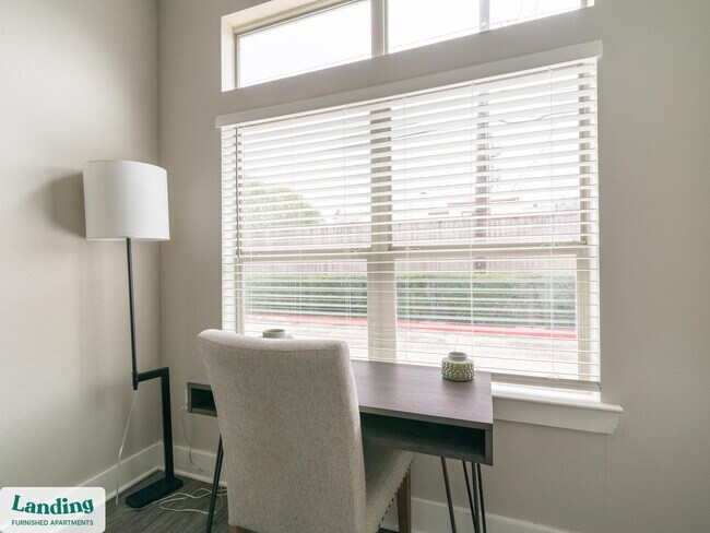 18101 Point Lookout Dr unit 145, Nassau Bay, TX 77058 - photo 6