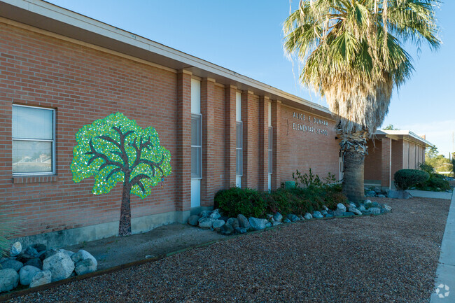 Dunham Elementary School has a Be Kind mural.