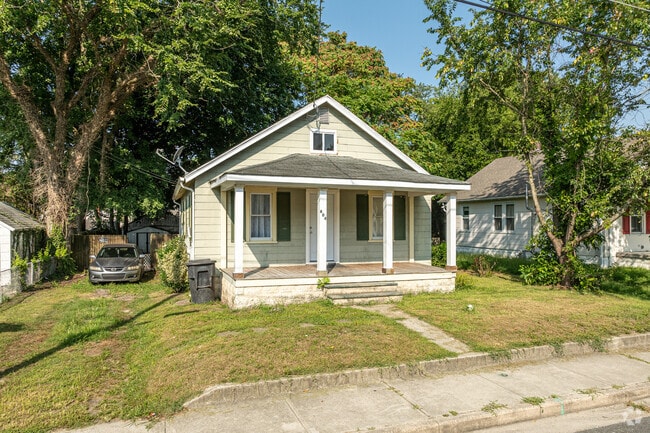 Single-story bungalows in Doverdale feature small front yards and front porches.