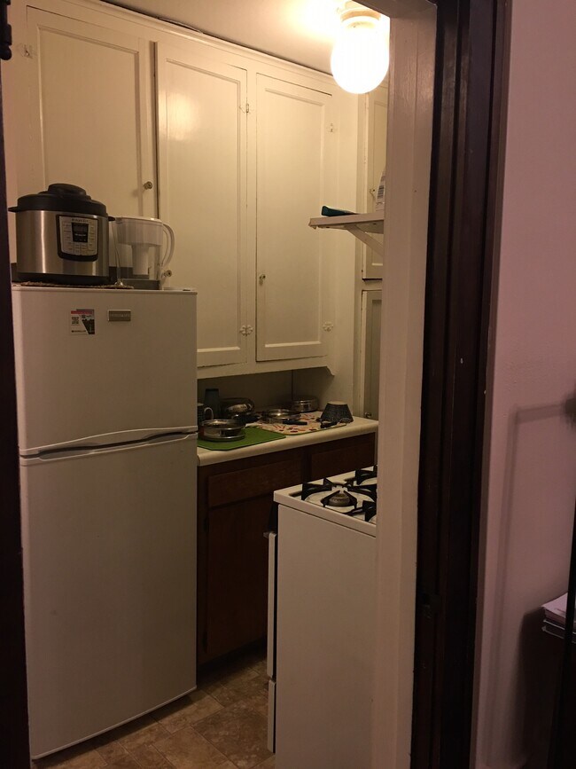 741 Melrose Ave unit .  9, Iowa City, IA 52246 - photo 4