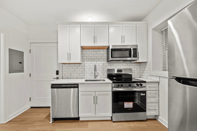 4245 Troost Ave unit 1, Kansas City, MO 64110 - photo 4