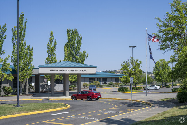 Abraham Lincoln Elementary School is a wonderful school for new students.