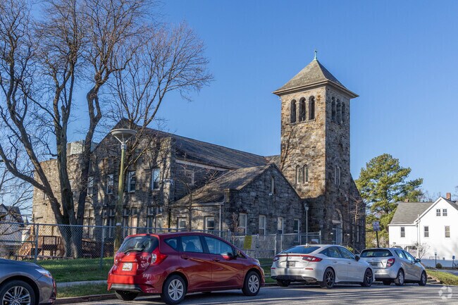 There are several places of worship located in and around Pen Lucy.