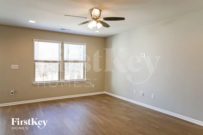 10112 Holly Park Dr, Charlotte, NC 28214 - photo 3