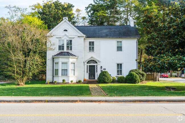 Colonial charm meets academia at William & Mary in Williamsburg.