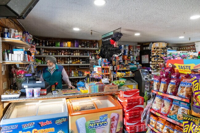 Gavilan Hills Ranch Market brings farm-fresh staples to your Temescal Valley table.