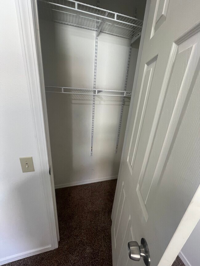 317 S Market St, Nixa, MO 65714 - photo 5