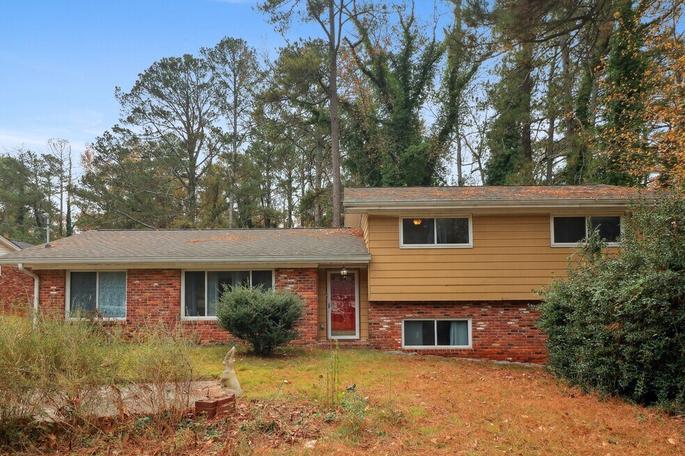 2650 Colonial Dr, Atlanta, GA 30337 - photo 1