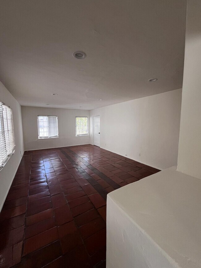 939 1/2 N Sierra Bonita Ave Unit Sierra Bonita, West Hollywood, CA 90046
