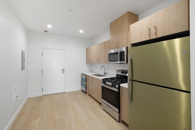 11814 Aviation Blvd unit 310, Inglewood, CA 90304 - photo 5