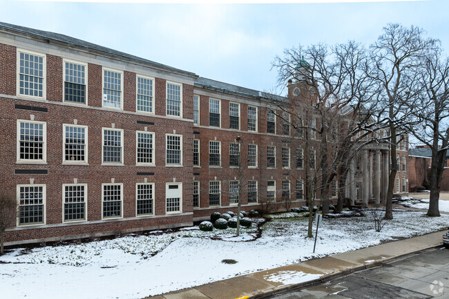 L J Hauser Jr High School has an overall Niche grade of A.