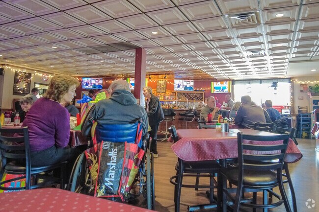 Grant residents enjoy Derango's atmosphere and food.